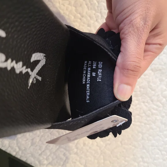 Seven7 - NIB - Black Didi Ruffle sandals - Picture 9 of 10